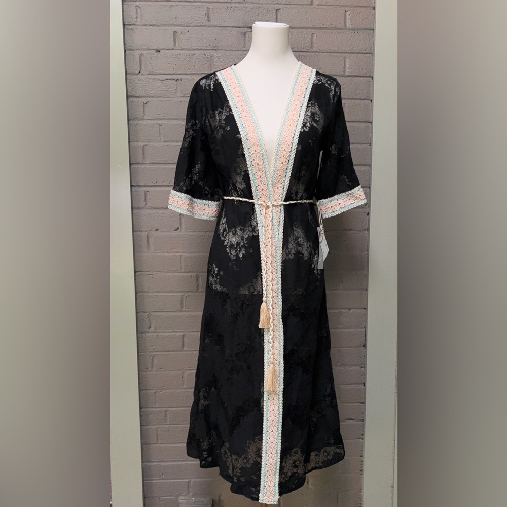 Elegant Black Italian Lace Robe XS